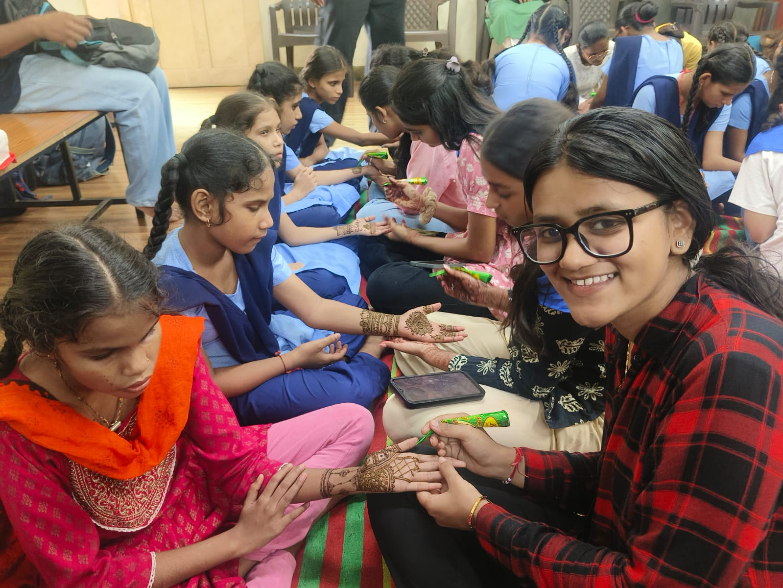 Mehndi ceremony organized on the occasion of Aluna on 27/7/2026
